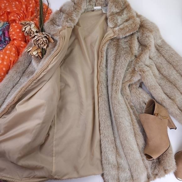 New Roaman's Soft Faux Fur Coat Sz M - Picture 5 of 14